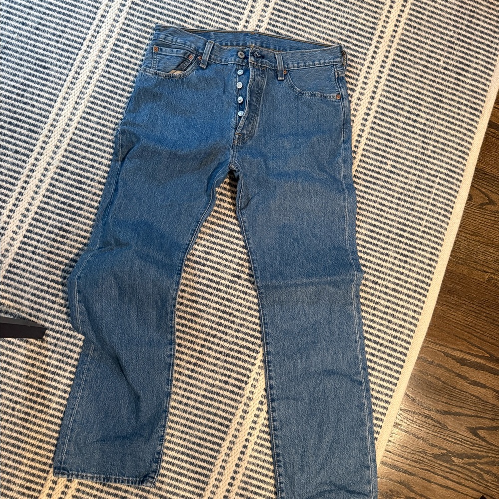 Levi’s 501 button-fly jeans. 33x32